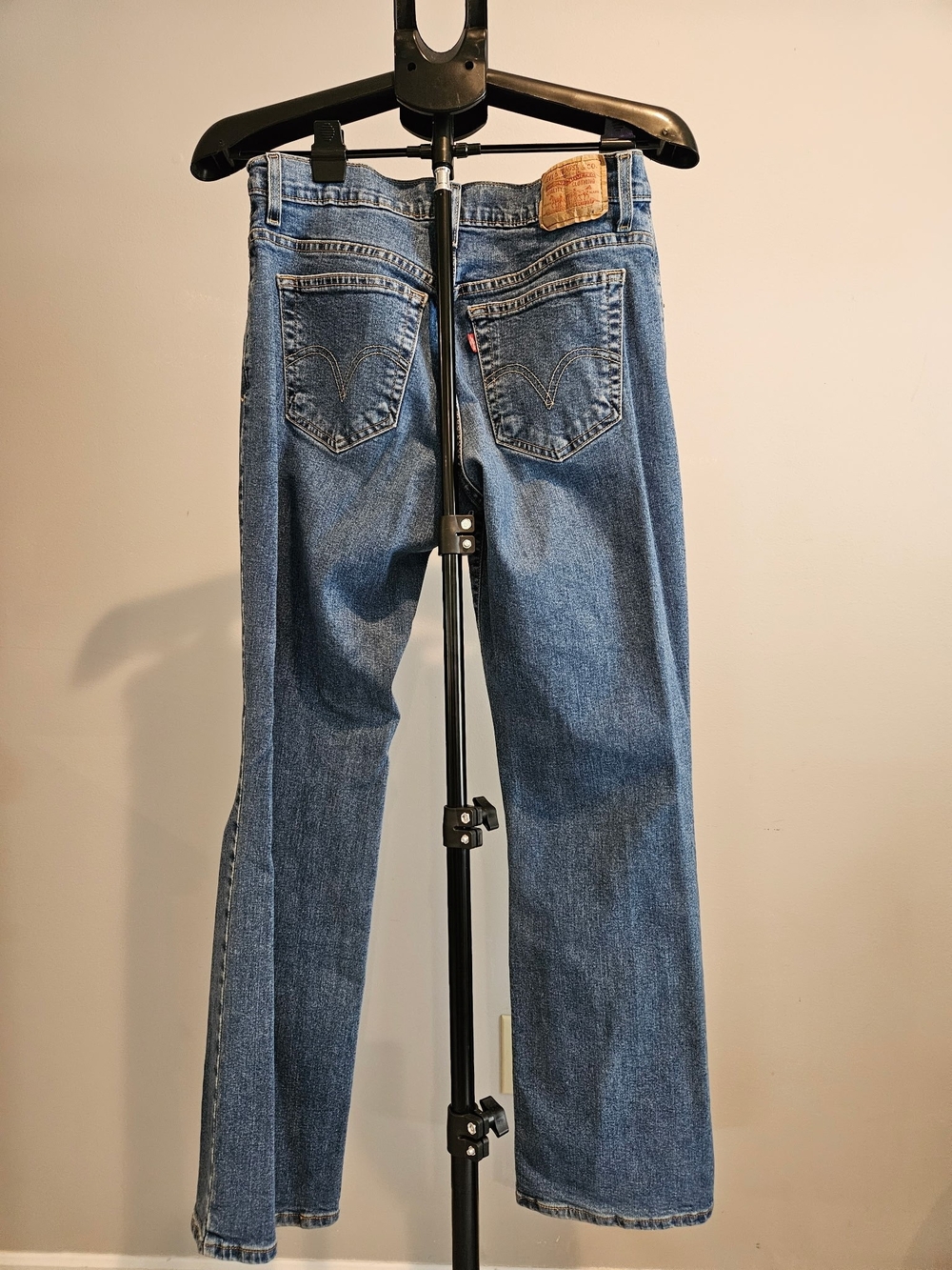 Levis 550 - Classic Blue Straight-Leg Jeans
